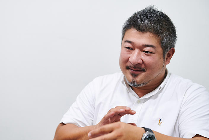 カウブランド 赤箱 ビューティクリームを塗る