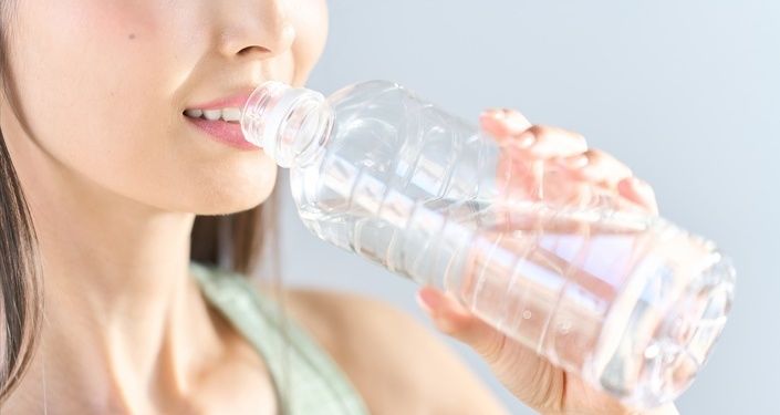 水分補給を行う