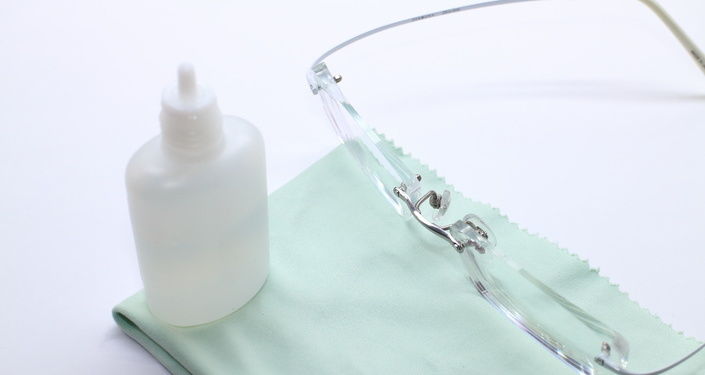 眼鏡のお手入れに必要なもの