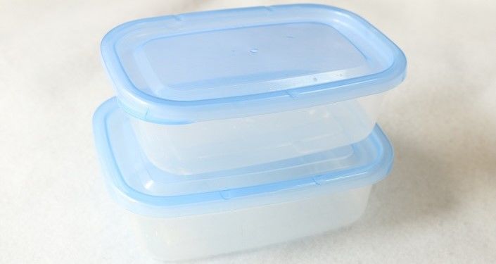 プラスチック製