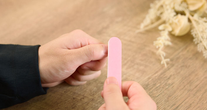 2.爪の表面を磨く