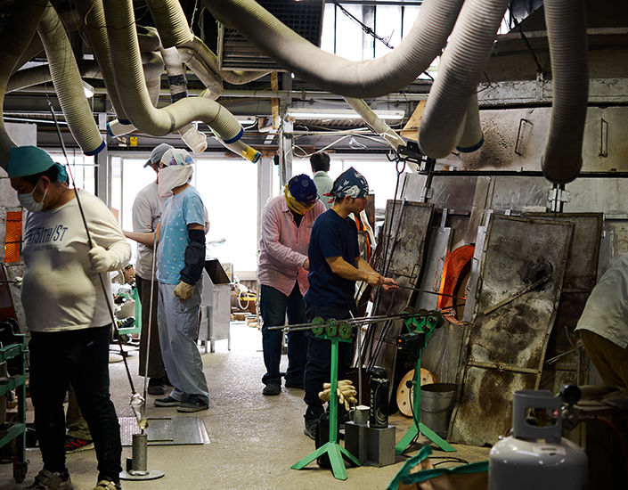 硝子工場の吹き場