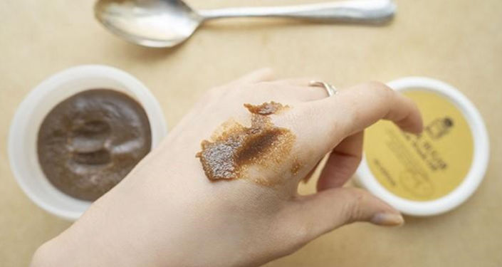 3.スクラブで角質を除去する