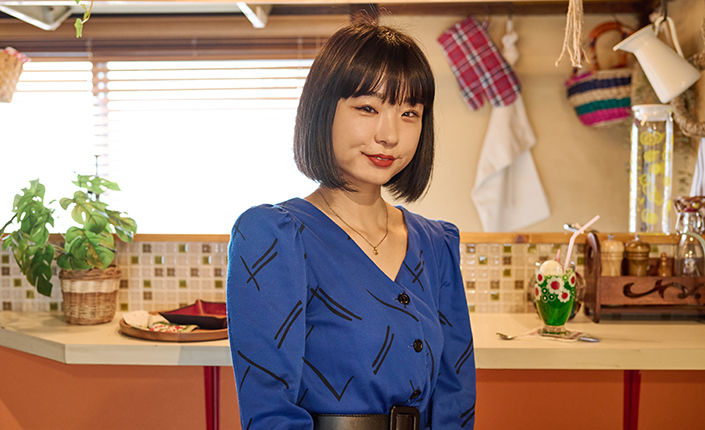 昭和なメイクアップのポイントとヘアアレンジ方法