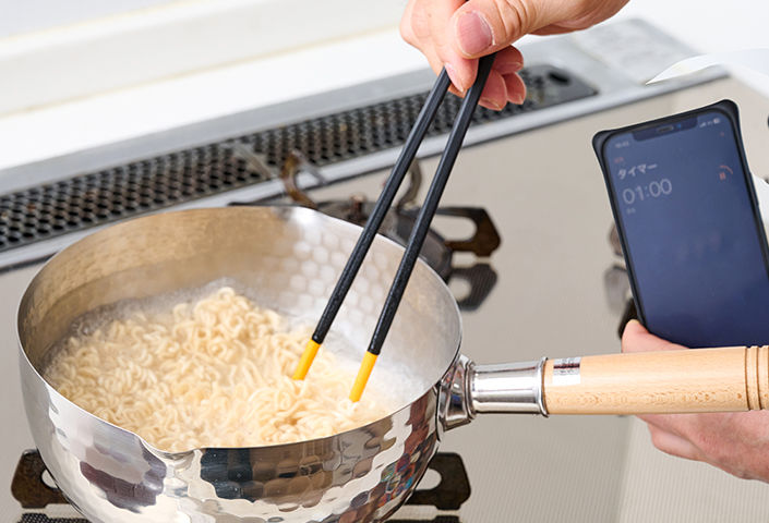 麺をほぐすタイミングは、規定の茹で時間の2/3