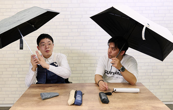 IZAに感心する2人