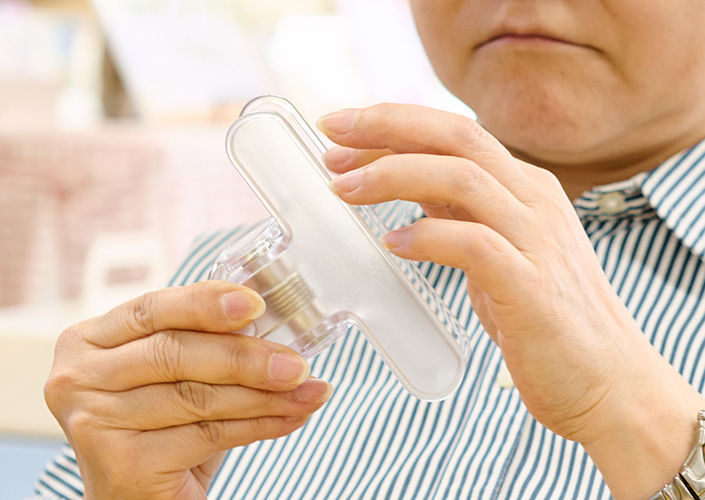 クリップの縁にある立体線を気にする大瀬