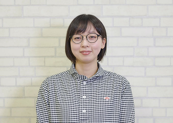 開発チームのメンバーでスキンケアアイテムのバイヤーの中野