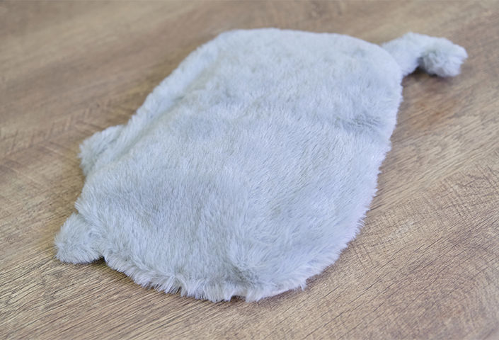 ふわふわ素材の洗える専用布カバー付き。