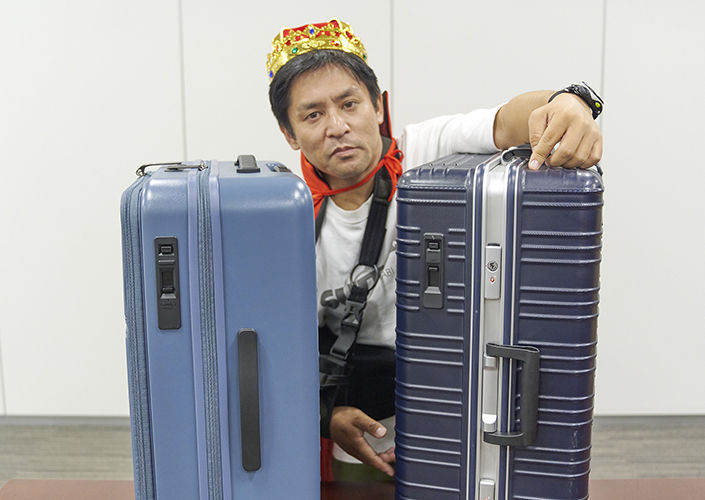左がジッパータイプ、右がフレームタイプの一例です。