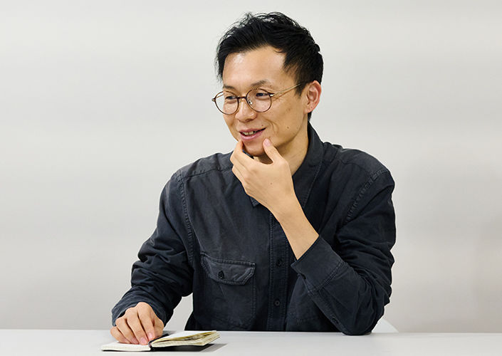カタログギフトに関心を持ったきっかけを語る大島バイヤー