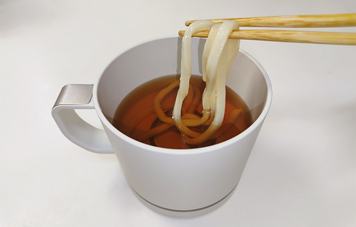 エレキソルトカップでうどんを食べる