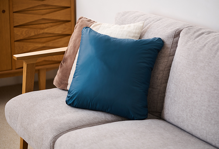 ソナエノ（SONAENO）　クッション型着られる寝袋　ネイビー