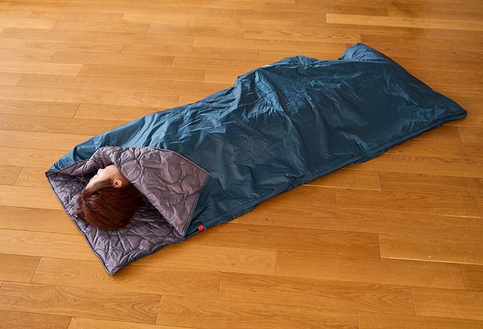 ソナエノ（SONAENO）　クッション型着られる寝袋　ネイビー