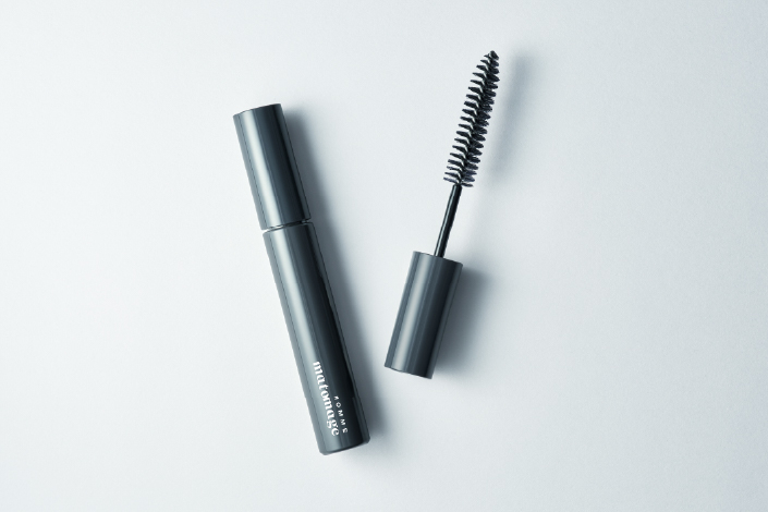 手軽に髪型を整えられる、マスカラ型のスタイリングジェル