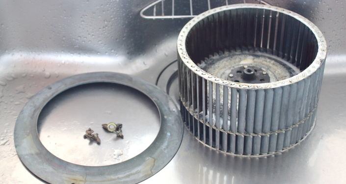 本体を掃除する