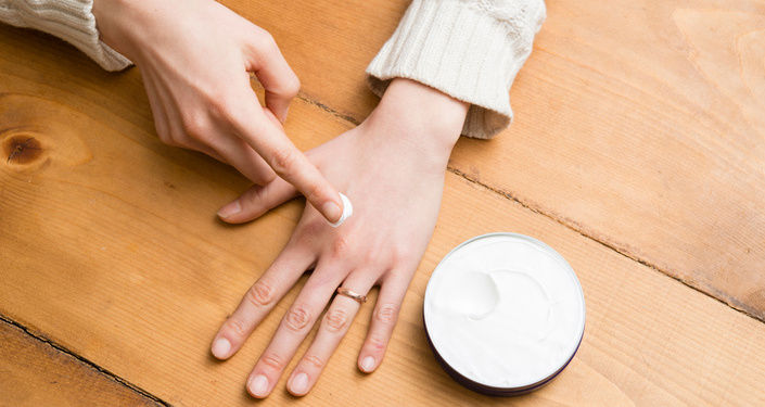 皿洗い後は手肌を保湿する
