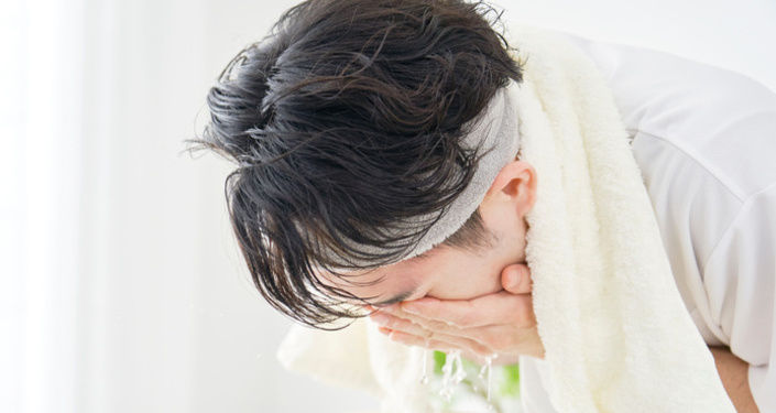 ②洗顔で顔の汚れを落とす