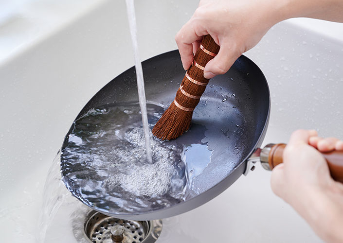 鉄フライパンの正しいお手入れ方法