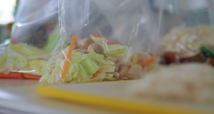 アイデア⑤使いかけの野菜はカットしてポリ袋に入れる