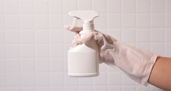 トイレの黒ずみを掃除する際の注意点