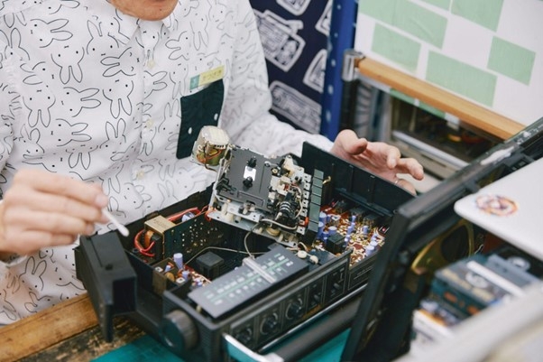 壊れている箇所は1度バラして部品を交換