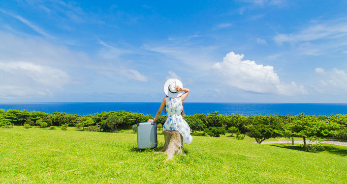 夏の旅行で揃えたい持ち物