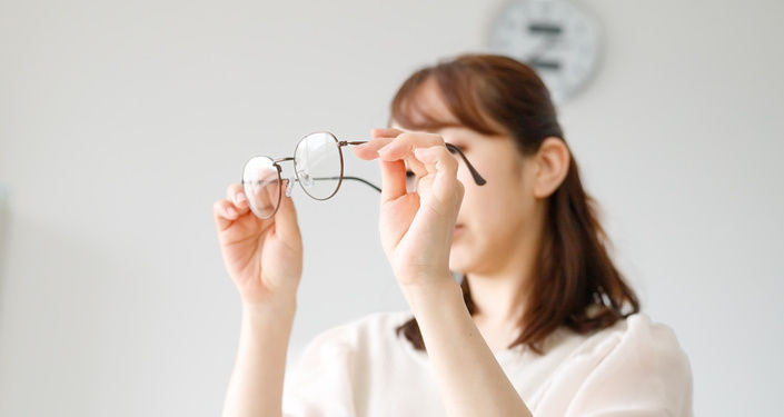 眼鏡が汚れてしまう原因について