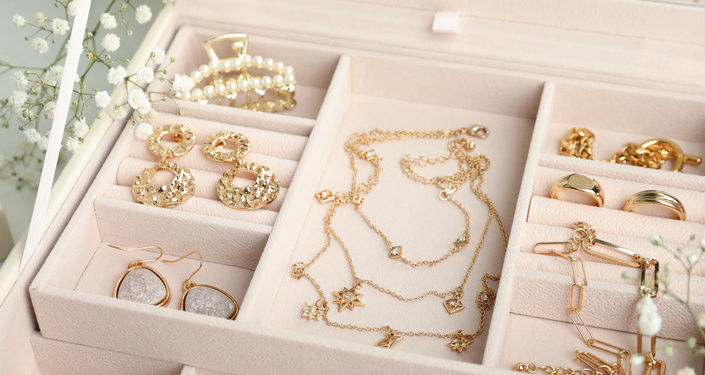 ジュエリーケースにアクスタを収納して飾る