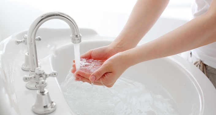 洗い残しがないようにぬるま湯ですすぐ