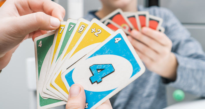 UNOで遊んでいる様子