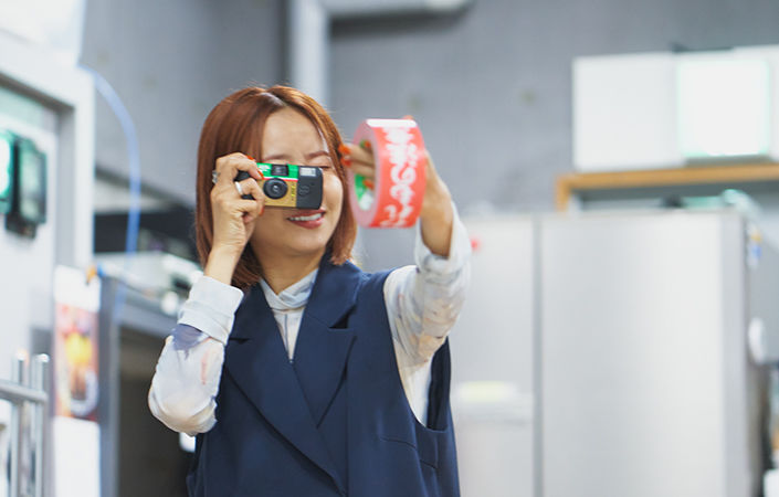 写ルンですで撮影するDream ayaさん