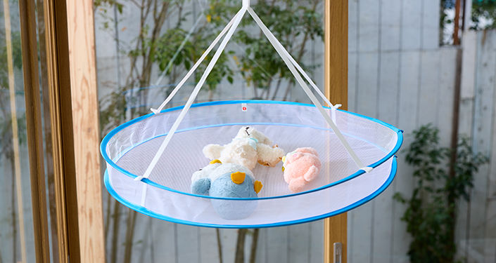 洗ったぬいぐるみを干す