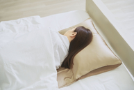 4969133912023_シルクシャイニーピローパッド シャンパンゴールド (1).jpg